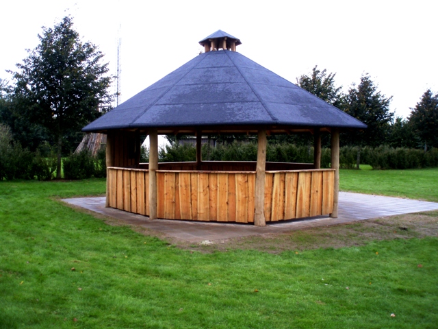 Bålhytte og udeareal